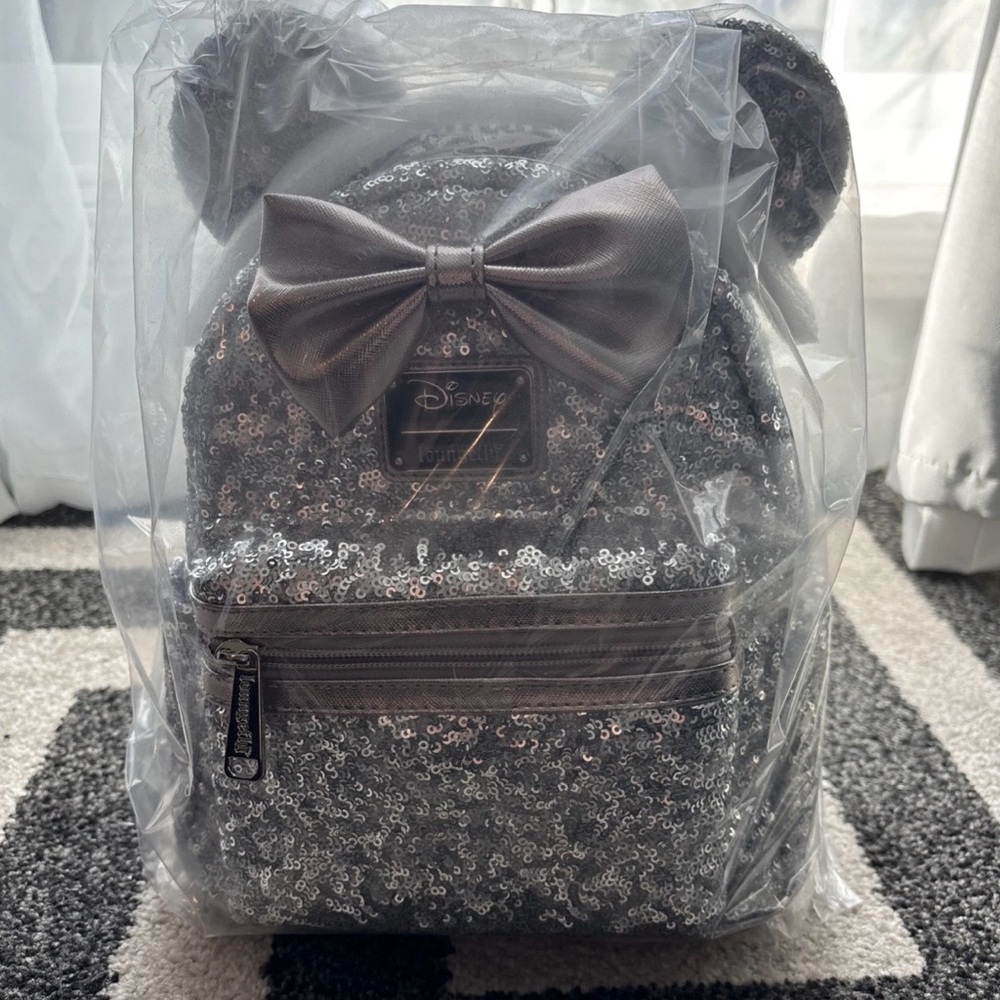 Loungefly Disney Sequin Backpack. Silver Pewter Minnie Mouse. NWT Sealed